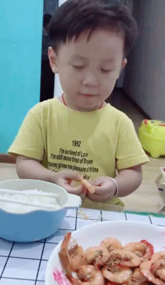 蔡少芬六岁的女儿厨艺惊人:想要什么样的孩子,请先做什么样的父母 蔡少芬六岁的女儿厨艺惊人:想要什么样的孩子,请先做什么样的父母