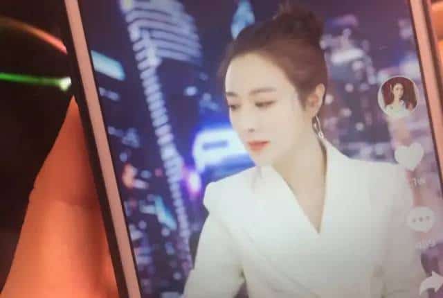 直播圈内爆料:一晚上赚120万,依然逃不过“血亏” 直播圈内爆料:一晚上赚120万,依然逃不过“血亏”